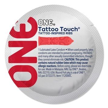 Презерватив ONE Tattoo Touch Red, 1 шт, червоний, з рельєфом у вигляді татуювання SX0756 - онлайн-сексшоп Сквітер