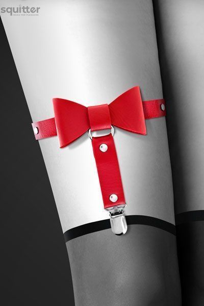 Гартер на ногу Bijoux Pour Toi - WITH BOW Red, сексуальна підв'язка з бантиком, екошкіра SO2221 - онлайн-сексшоп Сквітер