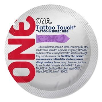 Презерватив ONE Tattoo Touch Purple, 1 шт, фіолетовий з рельєфом у вигляді татуювання SX0757 - онлайн-сексшоп Сквітер