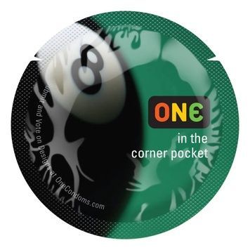 Презерватив ONE Color Sensations ONE is the corner pocket, 1 шт, чорний, гладенький, зі змазкою SX0764 - онлайн-сексшоп Сквітер