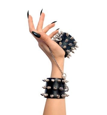 Наручники с шипами Art of Sex - Rose Spiked Leather Handcuffs, натуральная кожа SO7654 - онлайн-сексшоп Сквитер