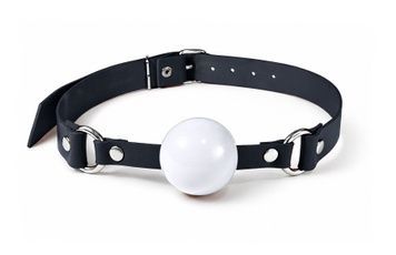 Кляп силіконовий Feral Feelings Silicon Ball Gag Black/White, чорний ремінець, біла кулька SX3979 - онлайн-сексшоп Сквітер